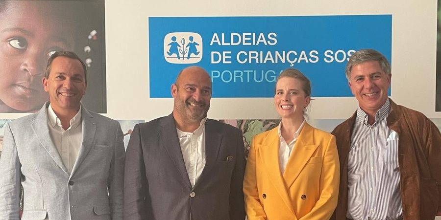Na Foto: Marc Defreitin, Vogal do Conselho Diretivo das Aldeias de Crianças SOS; Jorge Carvalho, Presidente do Conselho Diretivo das Aldeias de Crianças SOS; Ingrid Johansen Maria, CEO das Aldeias de Crianças SOS Internacional; Filipe Carnall, Vice-Presidente do Conselho Diretivo das Aldeias de Crianças SOS